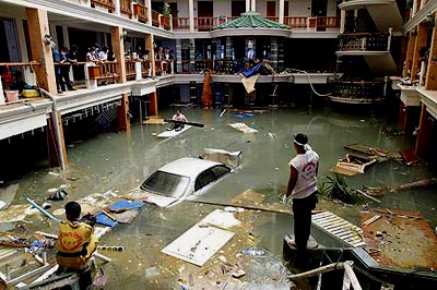 Tsunami Pictures: #5 - A flooded hotel in Thailand